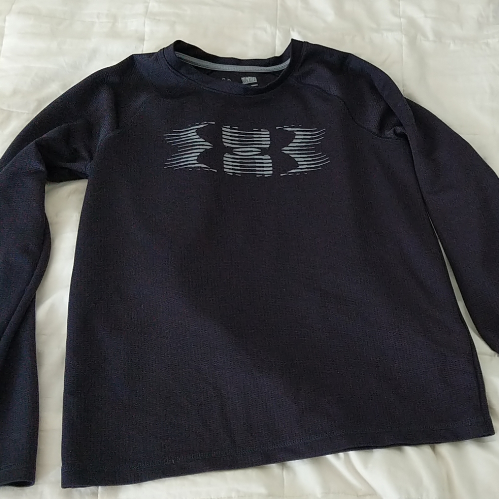 Underarmour boys long sleeved tshirt